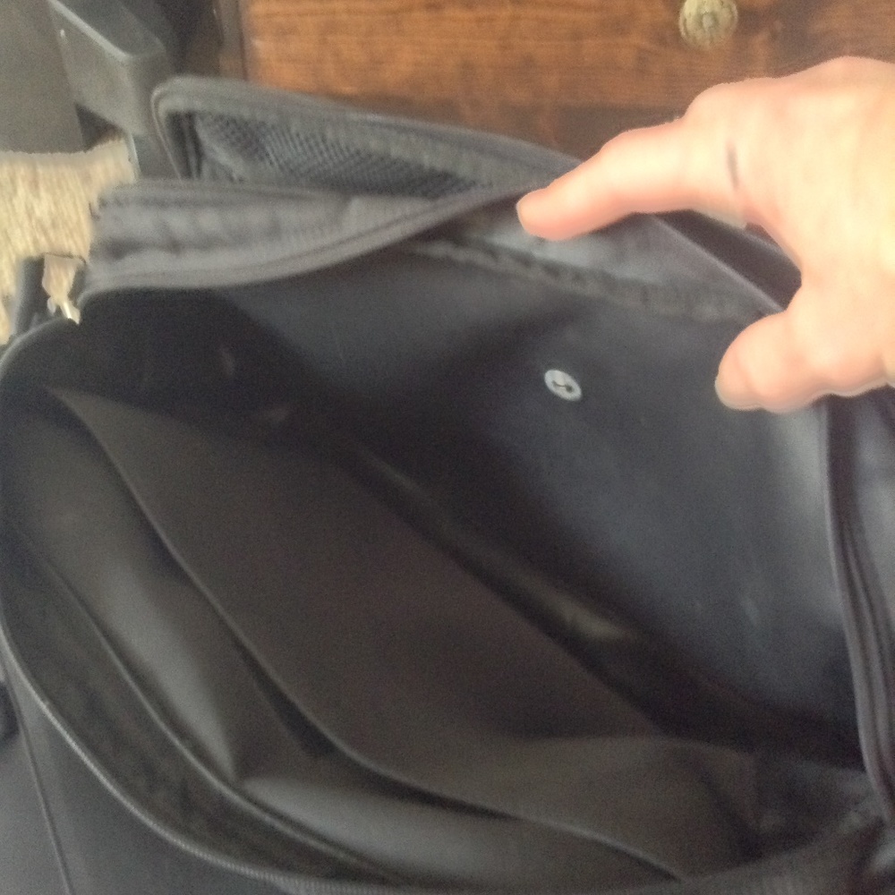 Well loved GUESS computer bag - Picture 6 of 8